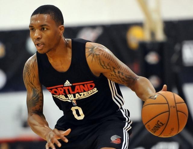 阵容的板凳 阵容的板凳