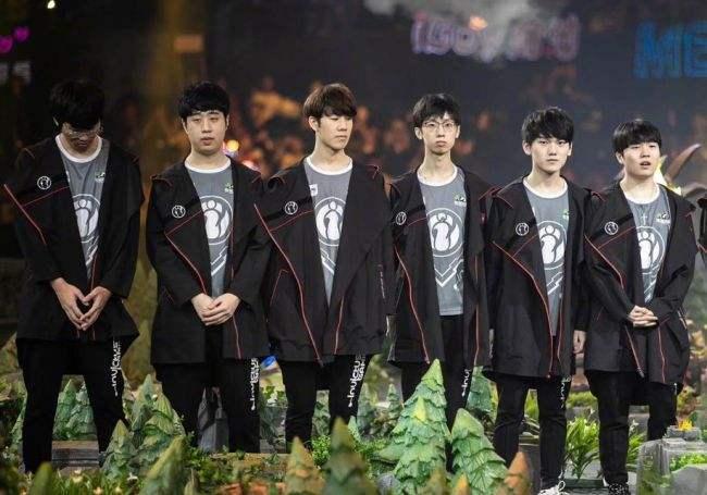 以指叉球立 以指叉球立