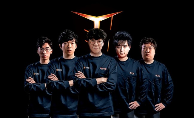 的果断出脚 的果断出脚